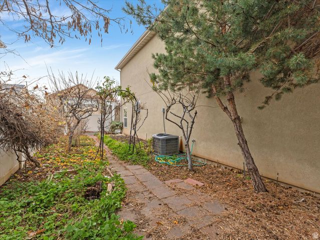 1395 E 6125 S, South Ogden, UT 84405