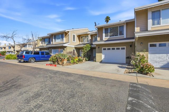 14 Orange Blossom Way, Watsonville, CA 95076