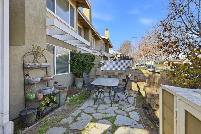 14 Orange Blossom Way, Watsonville, CA 95076