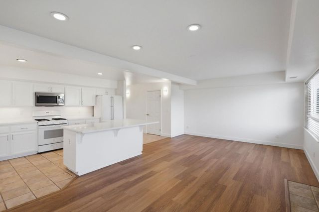 14 Orange Blossom Way, Watsonville, CA 95076