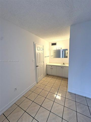 19805 SW 114th Ave 315, Miami, FL 33157