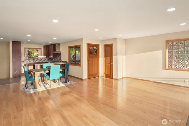 16311 25th Avenue SW, Burien, WA 98166