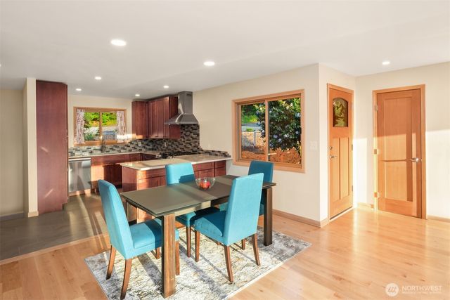 16311 25th Avenue SW, Burien, WA 98166