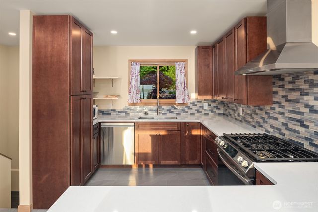 16311 25th Avenue SW, Burien, WA 98166