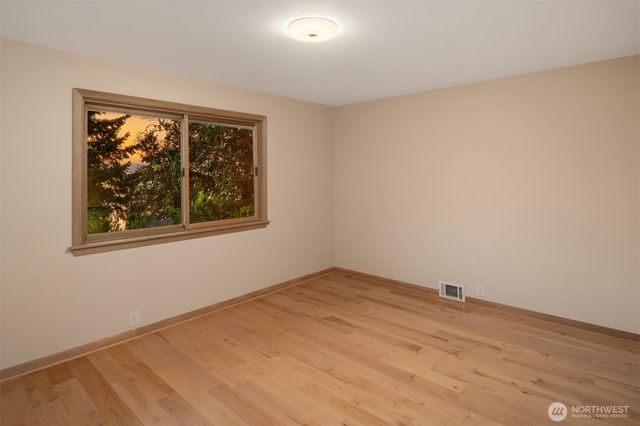 16311 25th Avenue SW, Burien, WA 98166