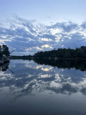 134 Sunset Lake, Huntsville, TX 77340