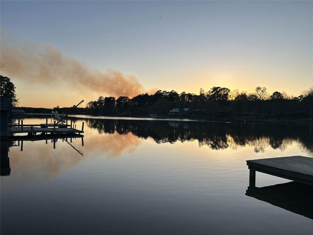 134 Sunset Lake, Huntsville, TX 77340