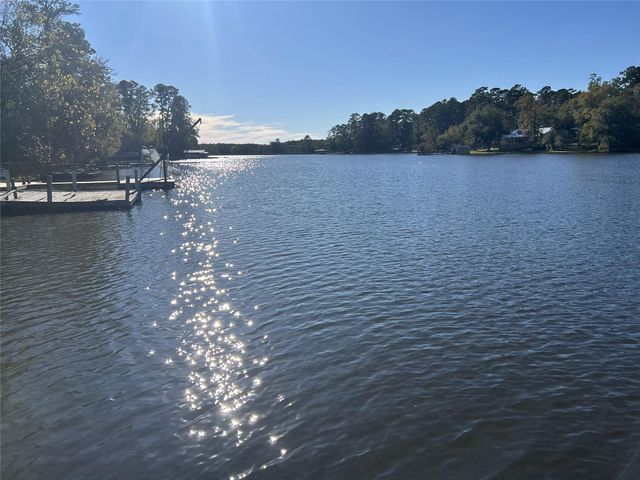 134 Sunset Lake, Huntsville, TX 77340