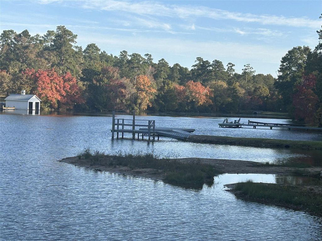 134 Sunset Lake, Huntsville, TX 77340