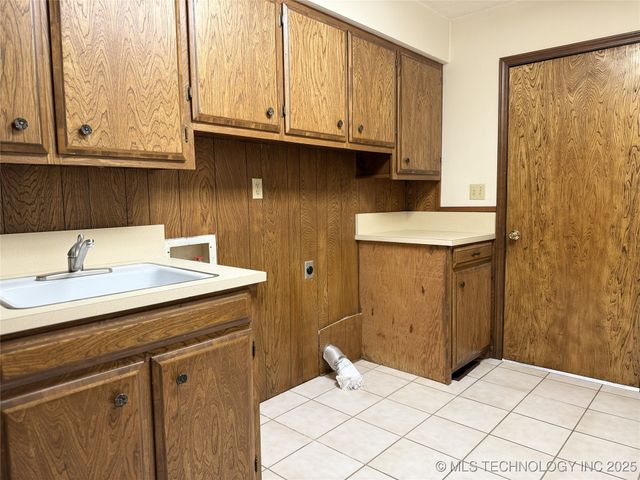 2011 W 1st, Sulphur, OK 73086