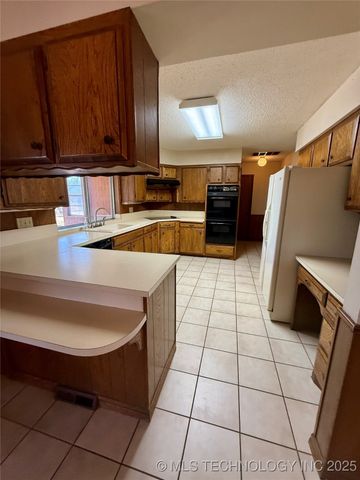 2011 W 1st, Sulphur, OK 73086