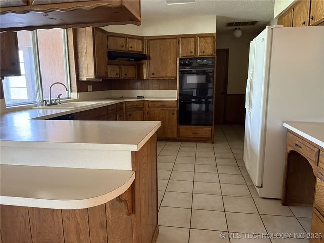 2011 W 1st, Sulphur, OK 73086