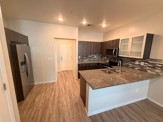 2348 E Huntington Drive, Phoenix, AZ 85040