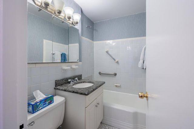 60 Knolls Cres Apt 4H, New York City, NY 10463