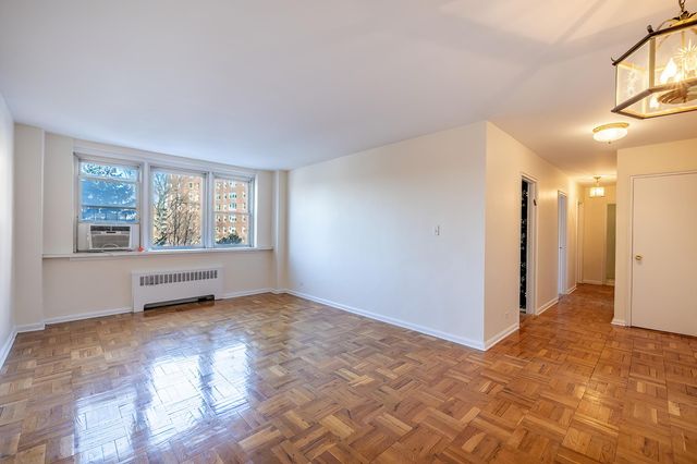 60 Knolls Cres Apt 4H, New York City, NY 10463