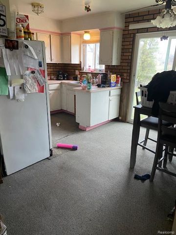29531 Eiffel Avenue, Warren, MI 48088