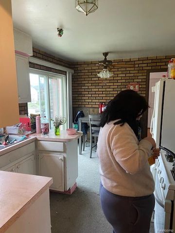 29531 Eiffel Avenue, Warren, MI 48088