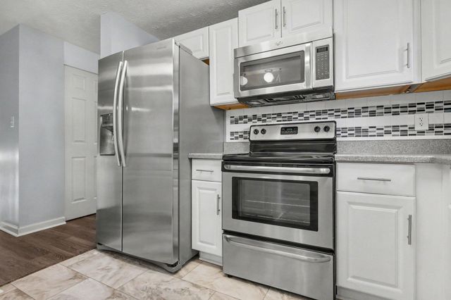 3851 Farm Brook Lane, Columbus, OH 43204