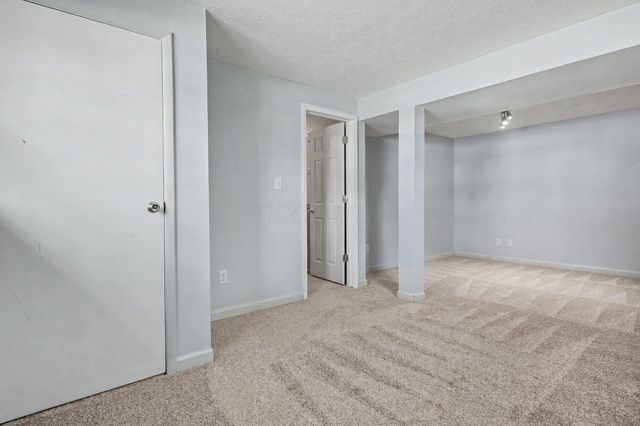 3851 Farm Brook Lane, Columbus, OH 43204