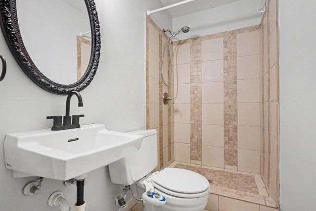 3851 Farm Brook Lane, Columbus, OH 43204