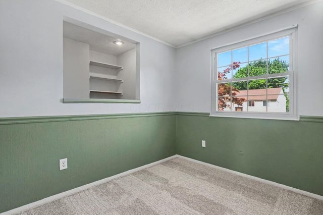 3851 Farm Brook Lane, Columbus, OH 43204