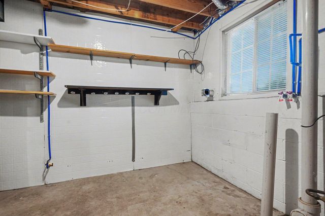 3851 Farm Brook Lane, Columbus, OH 43204