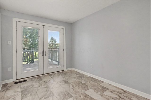 3851 Farm Brook Lane, Columbus, OH 43204