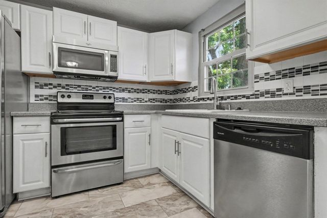 3851 Farm Brook Lane, Columbus, OH 43204