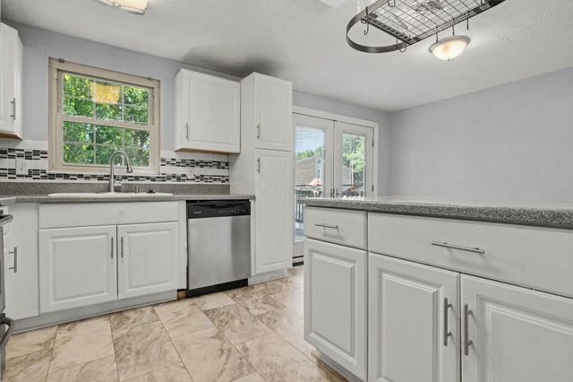 3851 Farm Brook Lane, Columbus, OH 43204