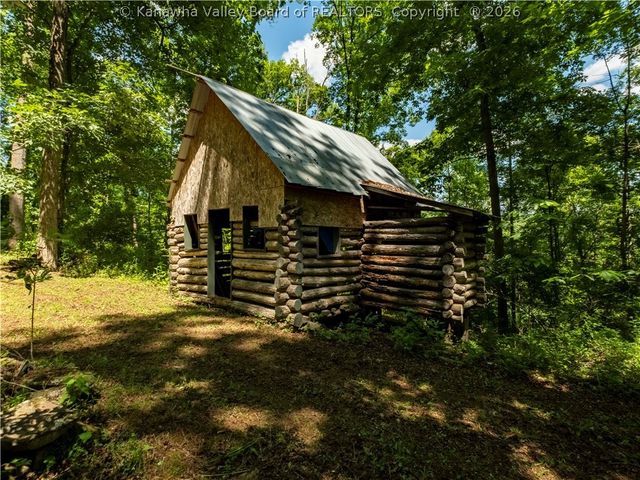 25 Veranda Lane, Elkview, WV 25071