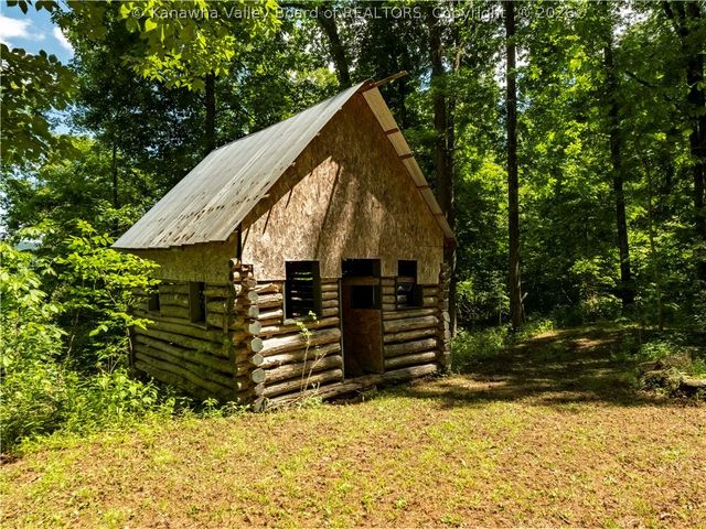 25 Veranda Lane, Elkview, WV 25071