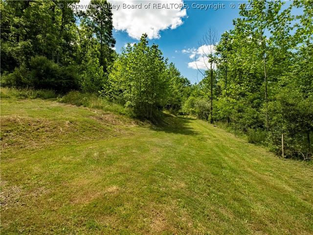 25 Veranda Lane, Elkview, WV 25071