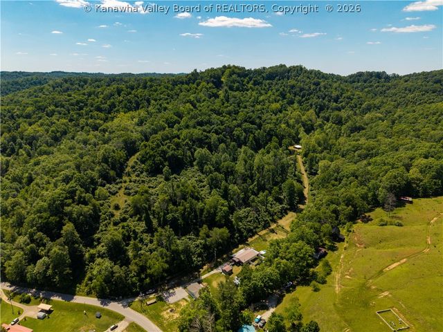 25 Veranda Lane, Elkview, WV 25071