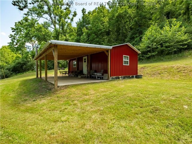 25 Veranda Lane, Elkview, WV 25071