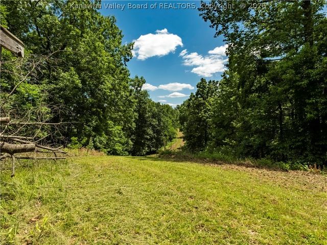 25 Veranda Lane, Elkview, WV 25071