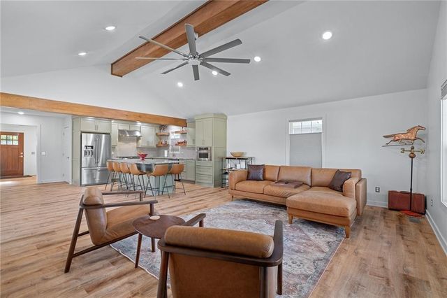 8630 Hilltop Road, De Soto, KS 66018