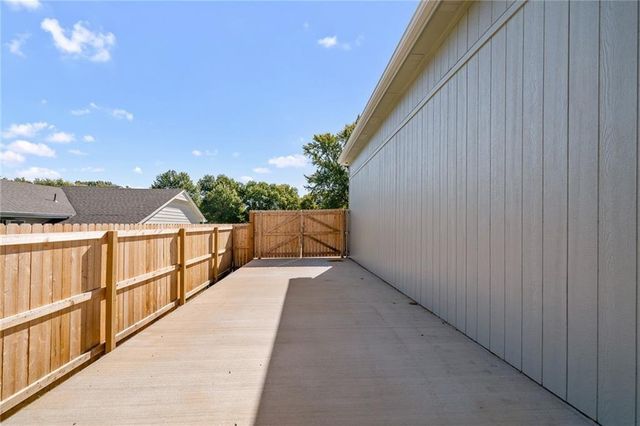 8630 Hilltop Road, De Soto, KS 66018