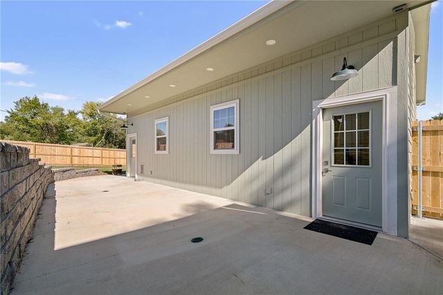 8630 Hilltop Road, De Soto, KS 66018