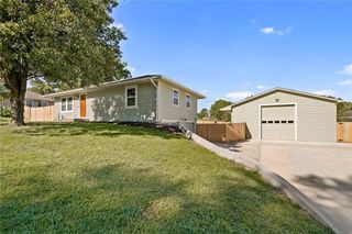 8630 Hilltop Road, De Soto, KS 66018