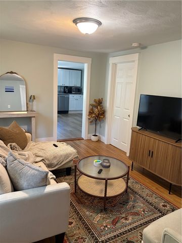 10 Robinson Street A, Narragansett, RI 02882