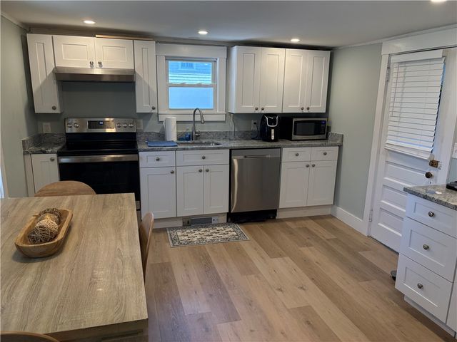 10 Robinson Street A, Narragansett, RI 02882