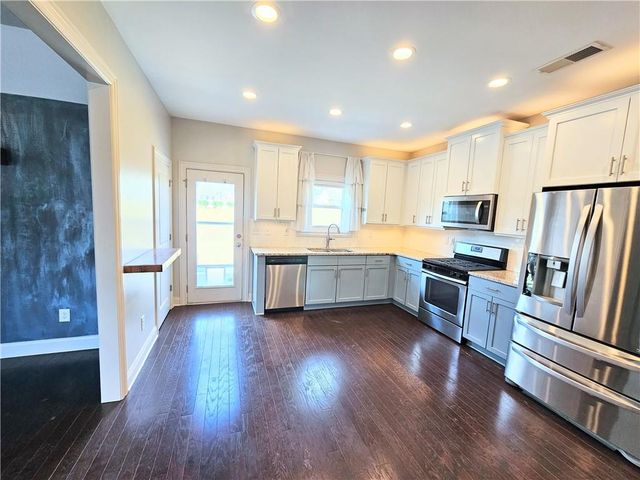 821 Westmoreland NW Circle, Atlanta, GA 30318