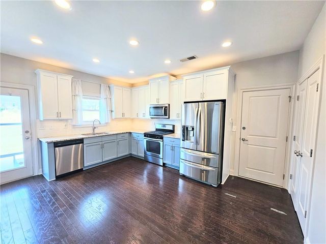 821 Westmoreland NW Circle, Atlanta, GA 30318