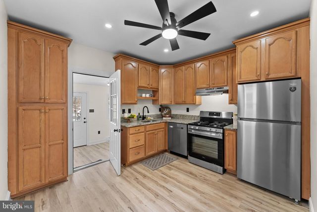 717 W BROAD ST, Quakertown, PA 18951