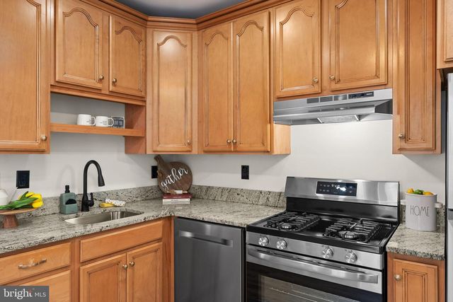 717 W BROAD ST, Quakertown, PA 18951