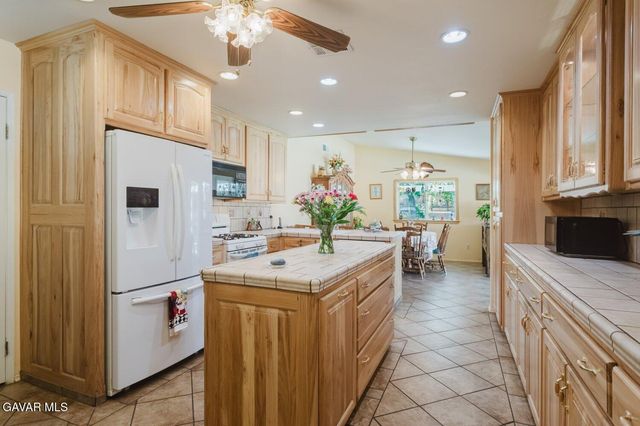 6314 Almond Valley Way, Quartz Hill, CA 93536