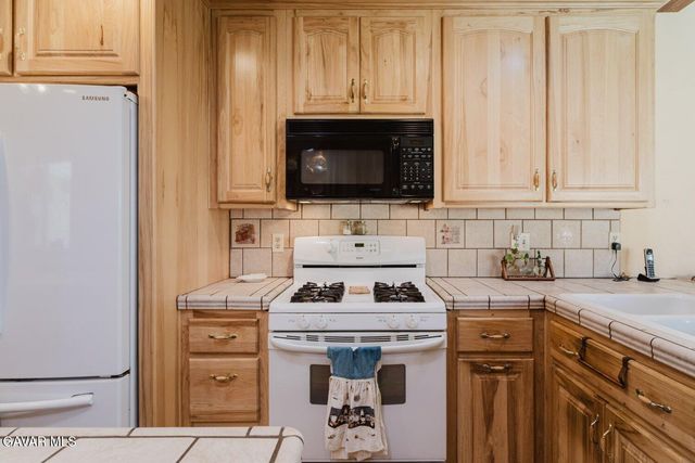 6314 Almond Valley Way, Quartz Hill, CA 93536