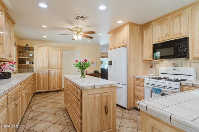 6314 Almond Valley Way, Quartz Hill, CA 93536