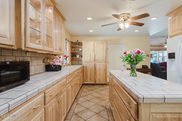 6314 Almond Valley Way, Quartz Hill, CA 93536
