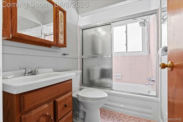 7807 Monroe Boulevard, Taylor, MI 48180
